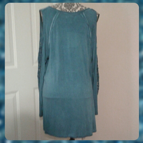 Cold Shoulder Long Sleeve Teal Top - Picture 2 of 5